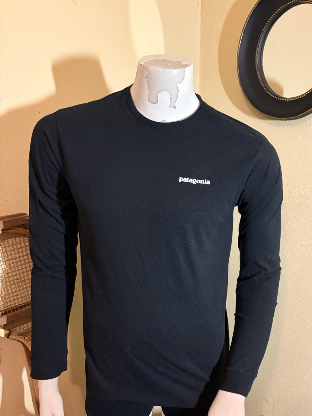 Patagonia Men’s Small Black Long Sleeve P-6 Logo Sunset Mountain Tee